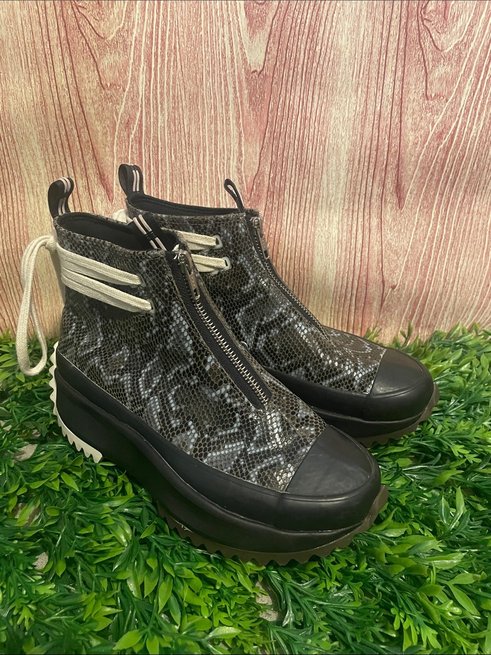 Converse Run Star Hike Women’s Snakeskin Print Platform Sneakers